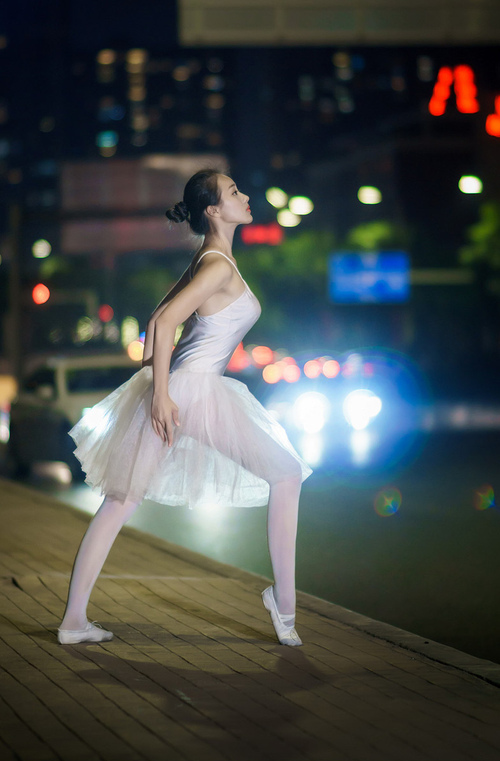 开云APP-终极指挥官？世界杯之夜被奥斯梅恩单核驱动的战术革命